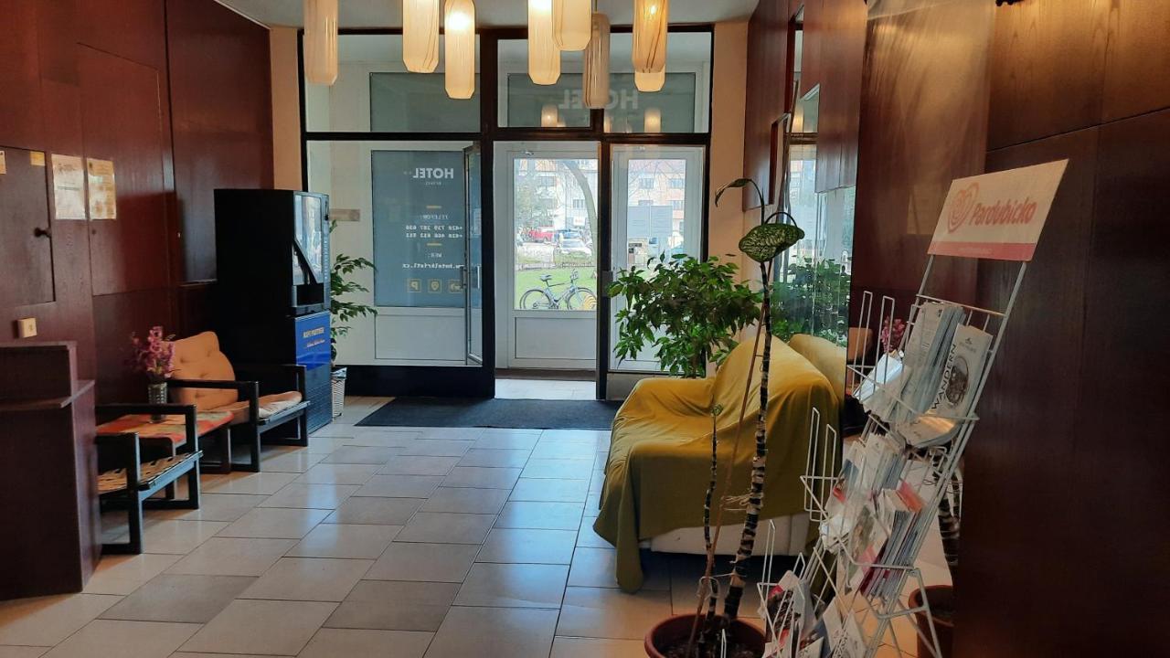 Hotel Kristl Pardubice Zewnętrze zdjęcie